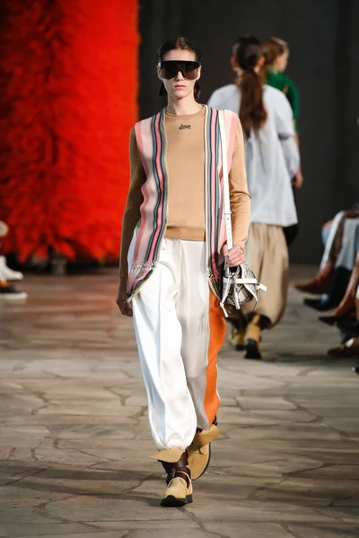 Look 18